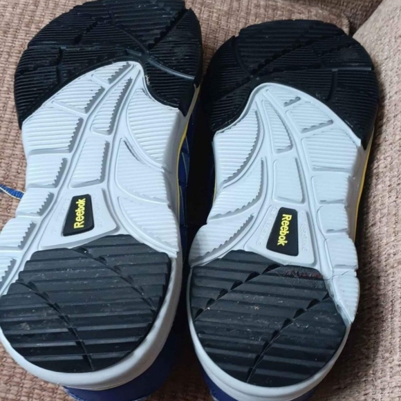 Good used Reeboks size 9w. - Picture 4 of 4